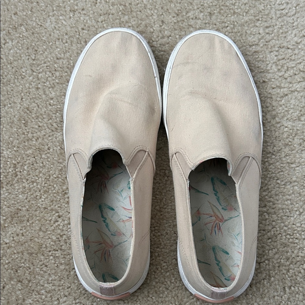 Vionic Women's Cream Slip-On Sneakers